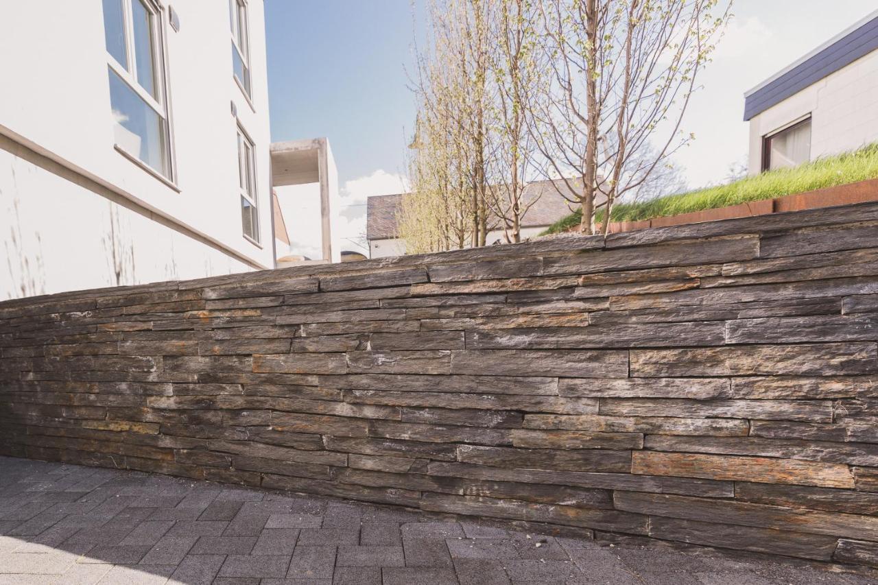 Steillage - Design Moselsuiten Mit Panoramablick Und Spa Brauneberg Bagian luar foto