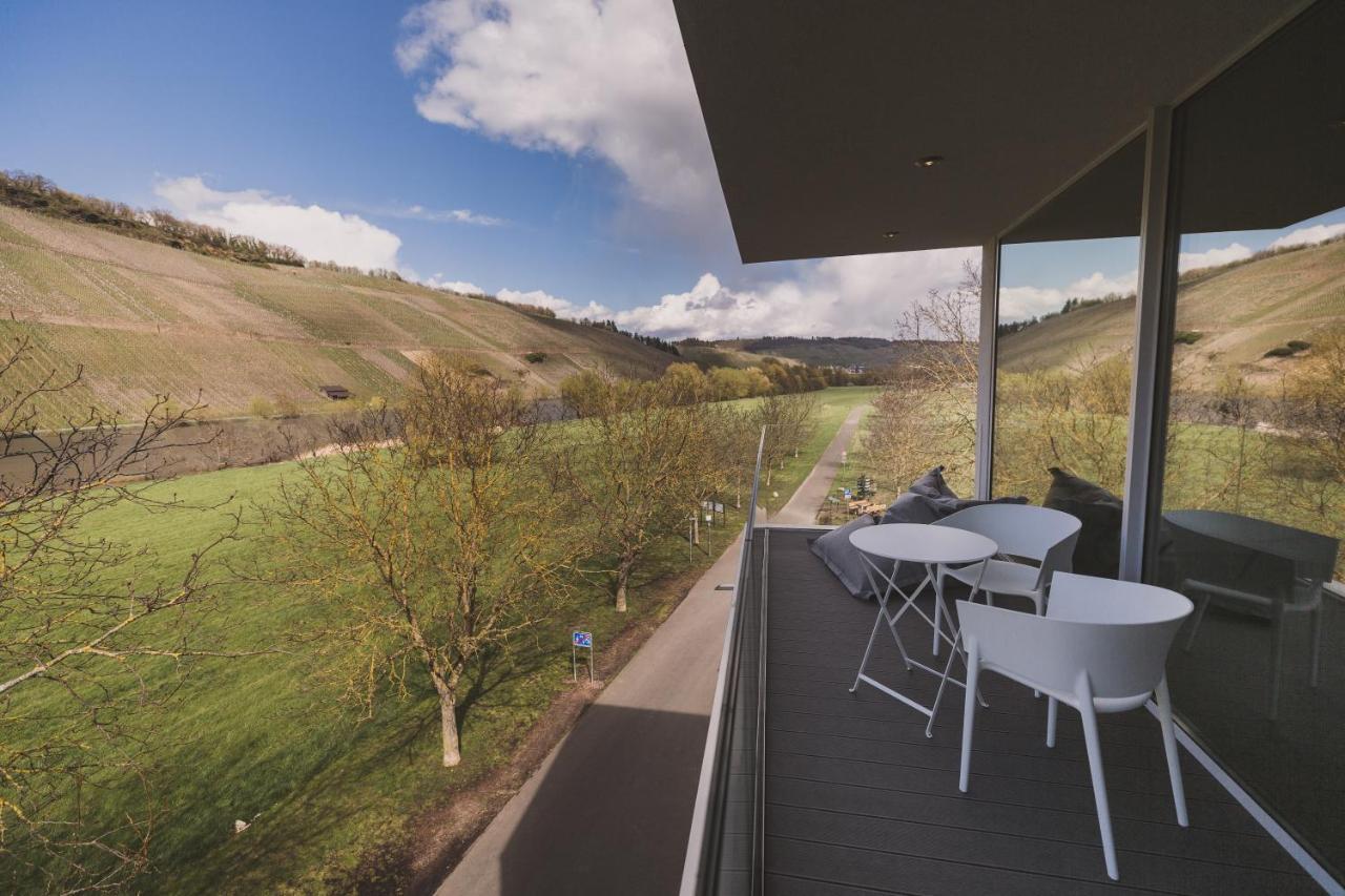 Steillage - Design Moselsuiten Mit Panoramablick Und Spa Brauneberg Bagian luar foto